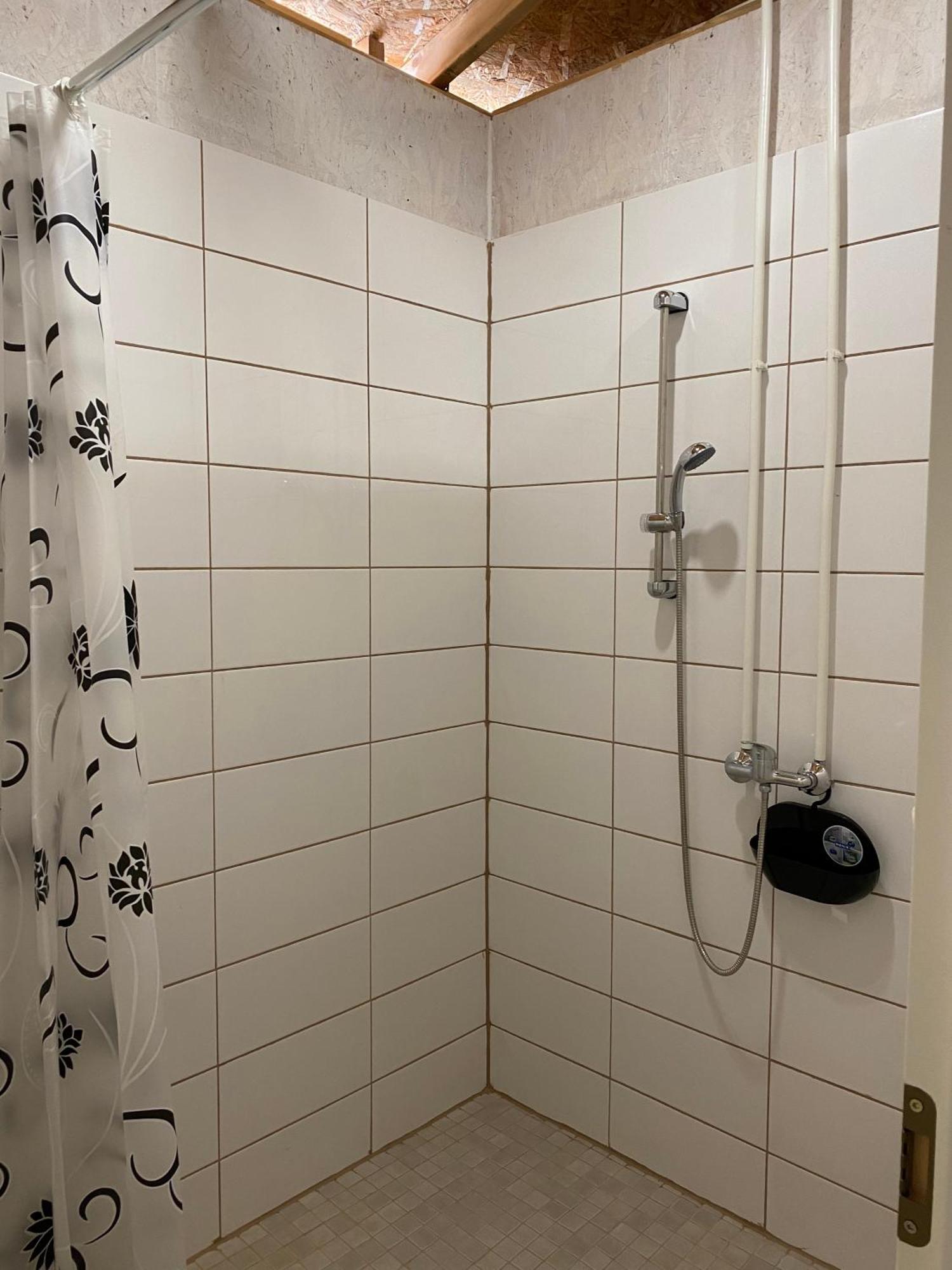 Marika Puhkekuela - Metsanurga Oeoemaja "Shared Bathroom" Nova Exterior foto